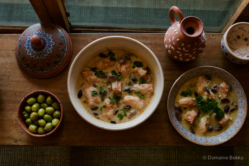 Tajine zitoune : poulet aux olives vertes en sauce citronnée